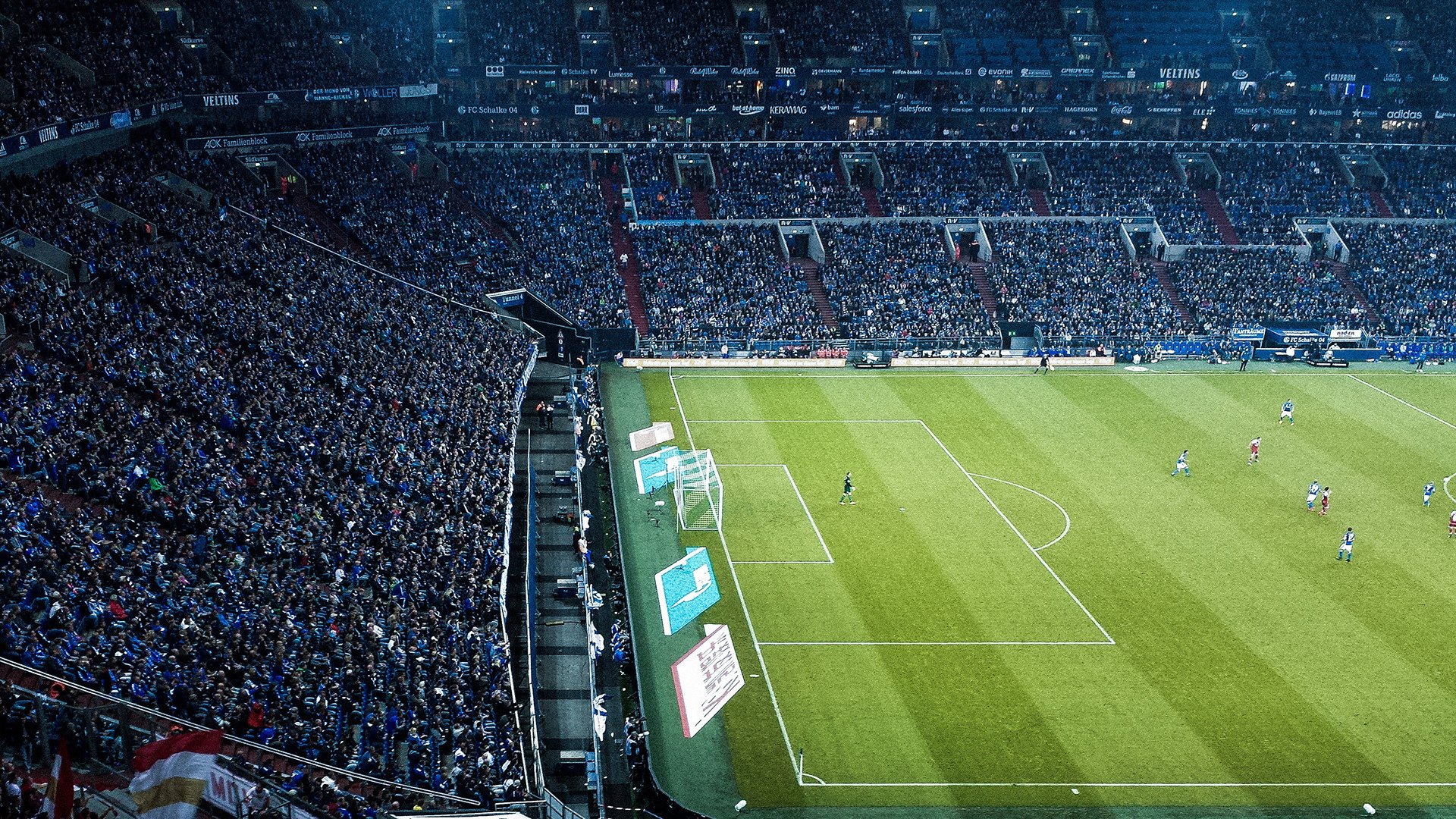 九游体育app-英超激烈争夺，豪门纷纷奋战追赶